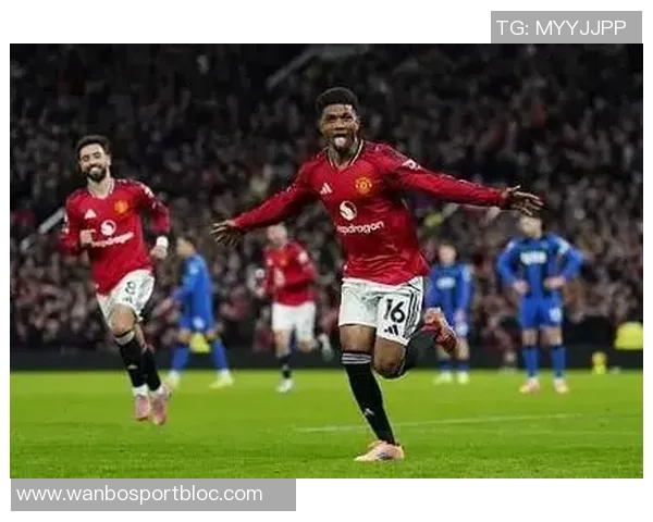 曼联旧将感叹姆伯莫阿玛德离队后右路防线崩溃局面