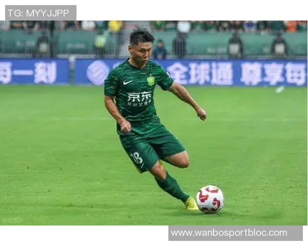 方昊回防积极却意外铲翻队友张源致敬马季奇经典瞬间引发笑声